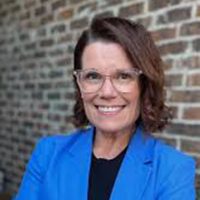 Headshot-Apr25-Kimberly-Blodgett